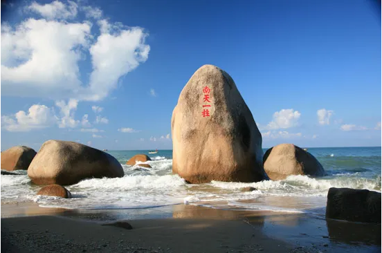 化身蓝海卫士，守护三亚海滨丨尊龙凯时环境首个“海域保洁”项目正式签约进场